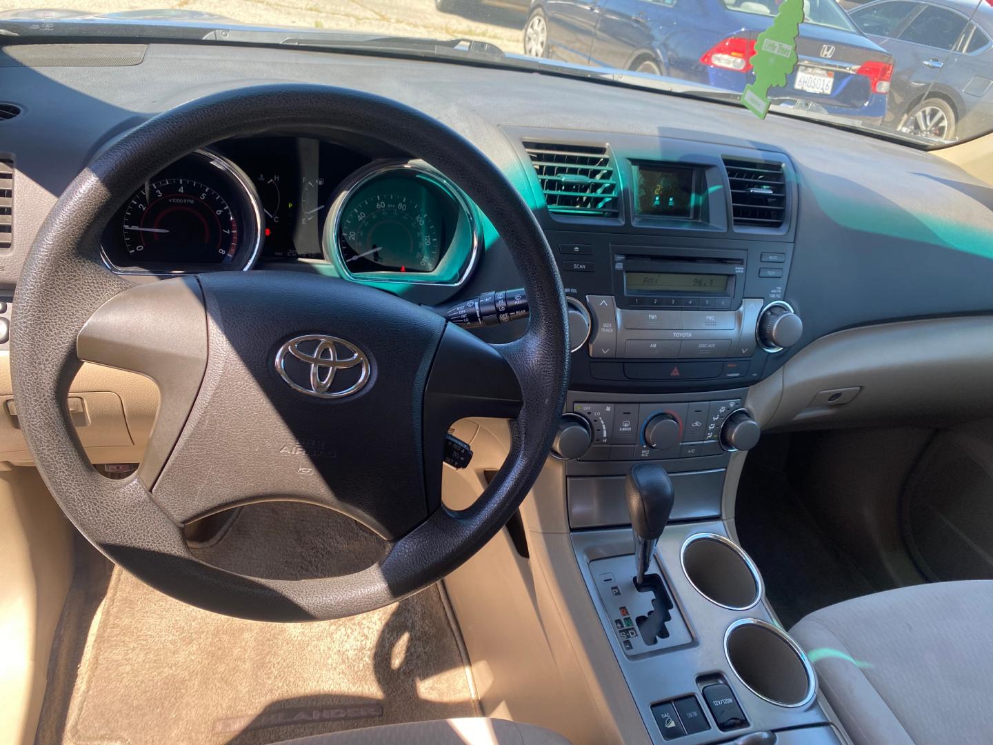 2008 /LIGTH BROWN Toyota Highlander Base 4WD (JTEES41A682) with an 3.5L V6 DOHC 24V engine, 5-Speed Automatic Overdrive transmission, located at 44356 Date Ave., Lancaster, CA, 93534, (661) 945-6555, 34.688919, -118.139374 - Photo#2